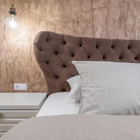 Dream 2bdr 2bthr At The Location Appartement